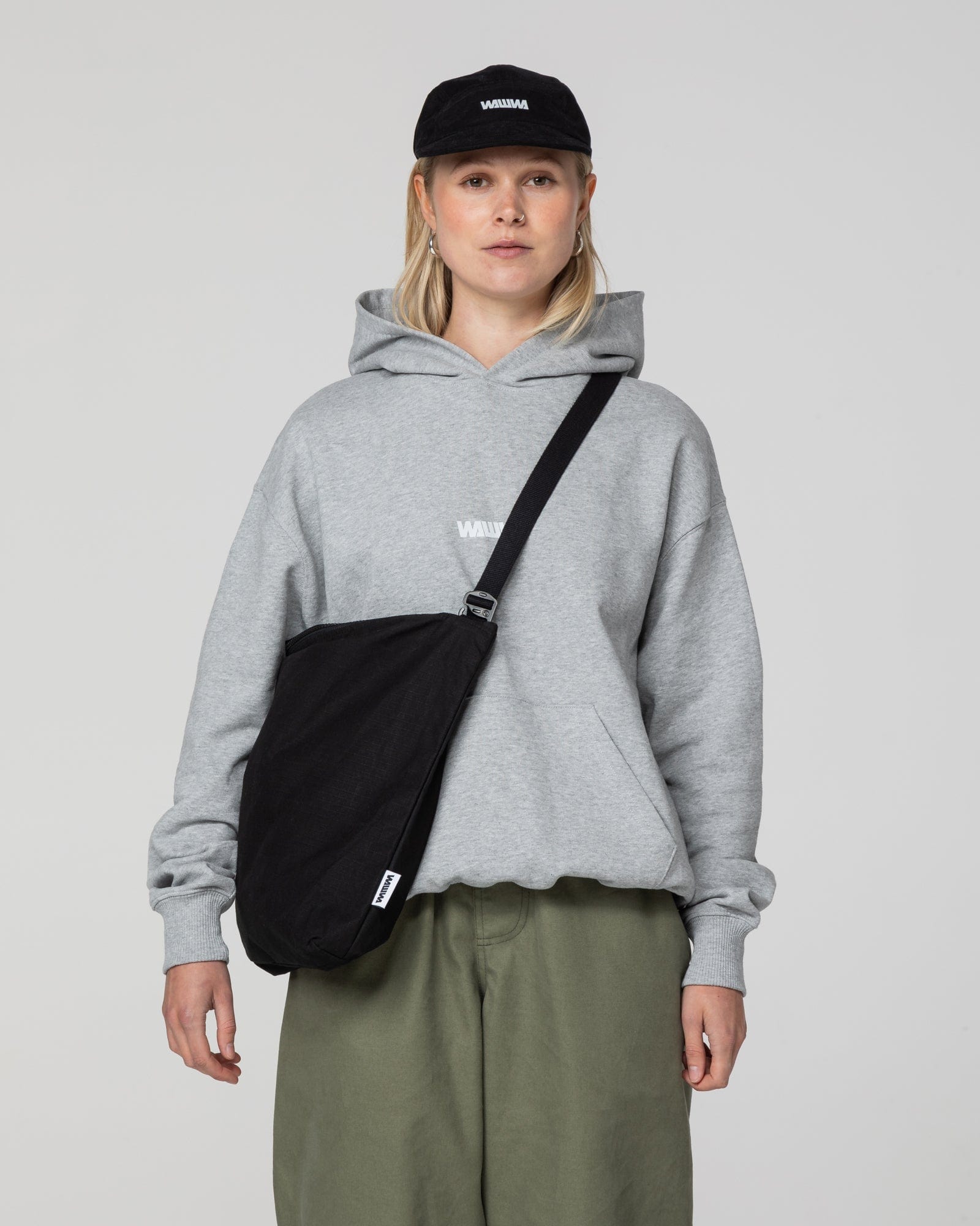Water Resistant Messenger Bag - Black – WAWWA Ф