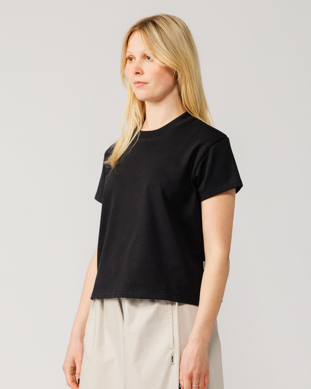 Mid-Weight Cropped Organic T-Shirt - Black