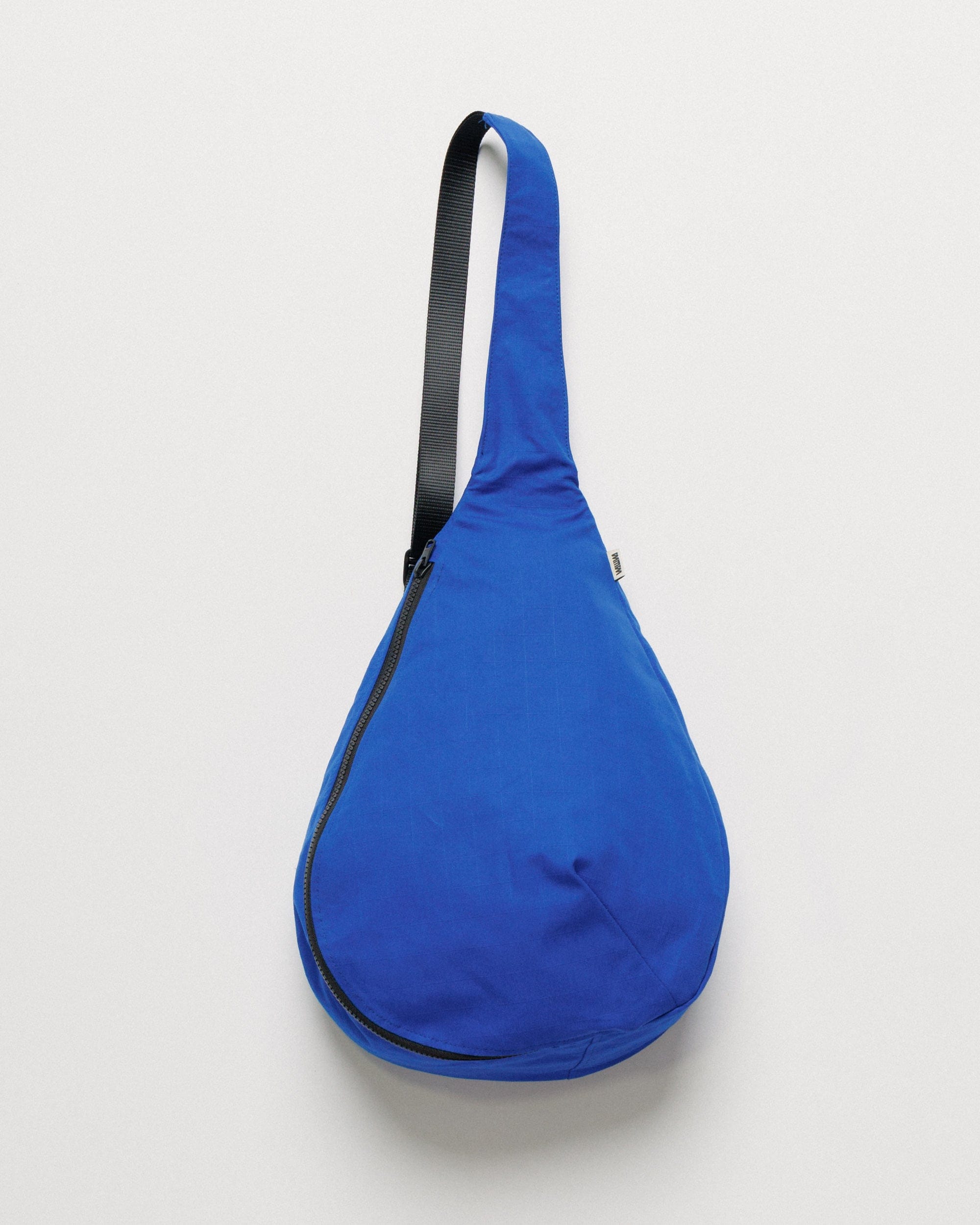 TREASURE SLING BAG ブルー Crescent Crossbody Sling Bag - Cobalt Blue – WAWWA Ф