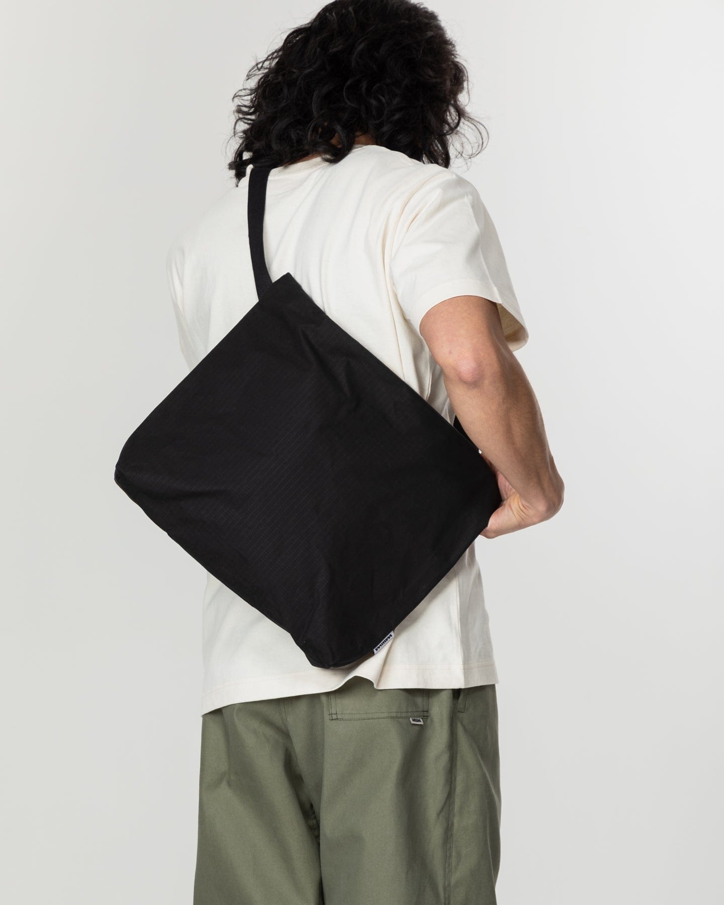 Water Resistant Messenger Bag - Black – WAWWA Ф